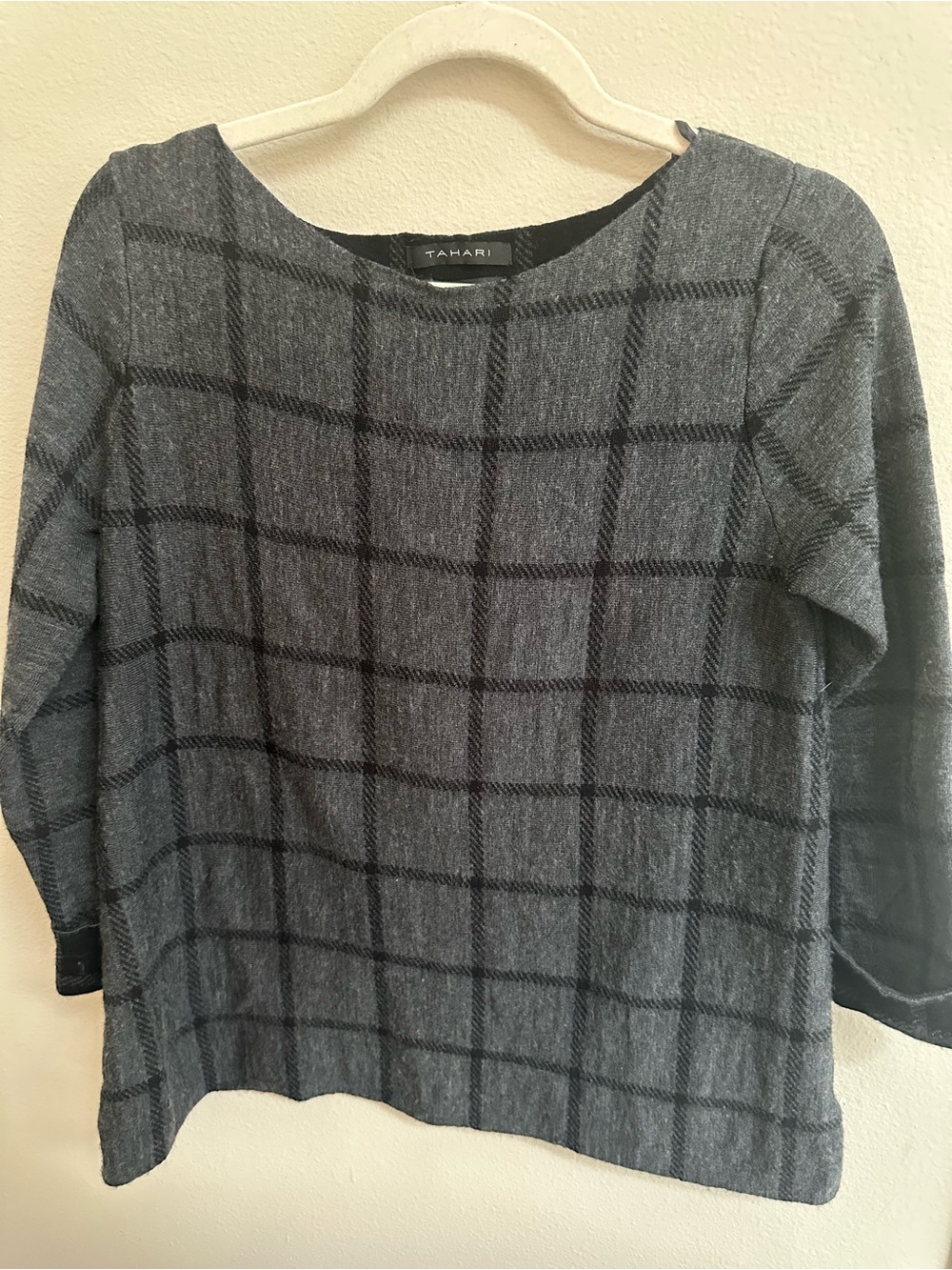 Tahari 100% Merino Wool Sweater M Gray Black Windowpane Plaid Boat Neck
